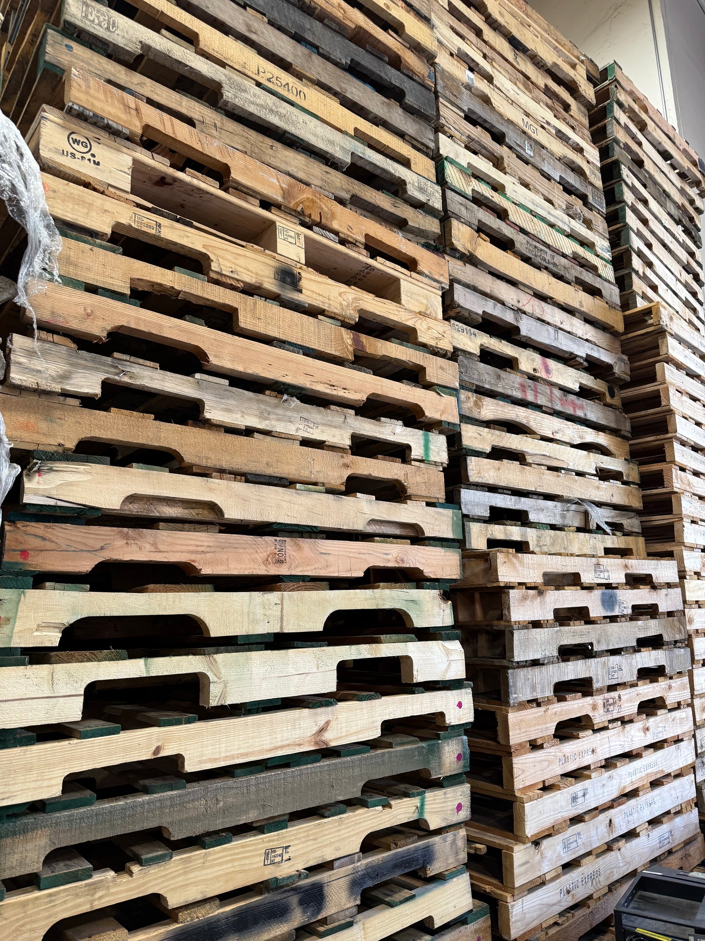 Wood pallets (regular) - 48 x 40 in